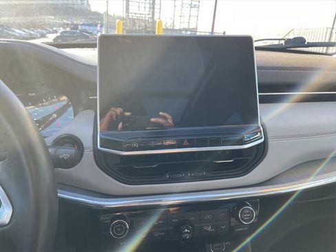 Certified 2022 Jeep Compass Limited w/ Sun and Sound Group image 18