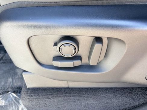 Used 2023 Land Rover Discovery S R-Dynamic image 7