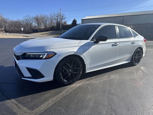 Used 2023 Honda Civic Sport image 2