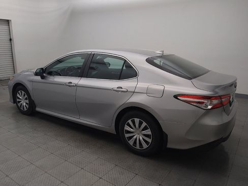 Used 2020 Toyota Camry LE image 3