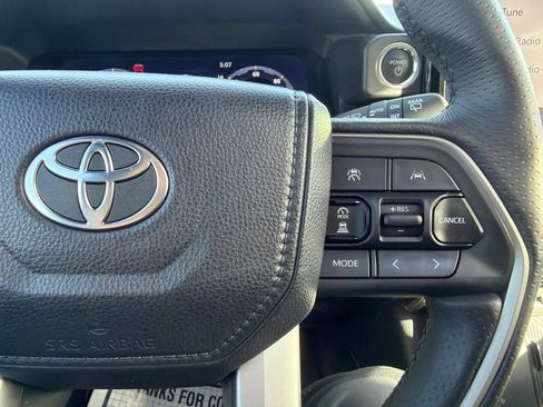 Used 2025 Toyota 4Runner Platinum AWD/4WD image 26