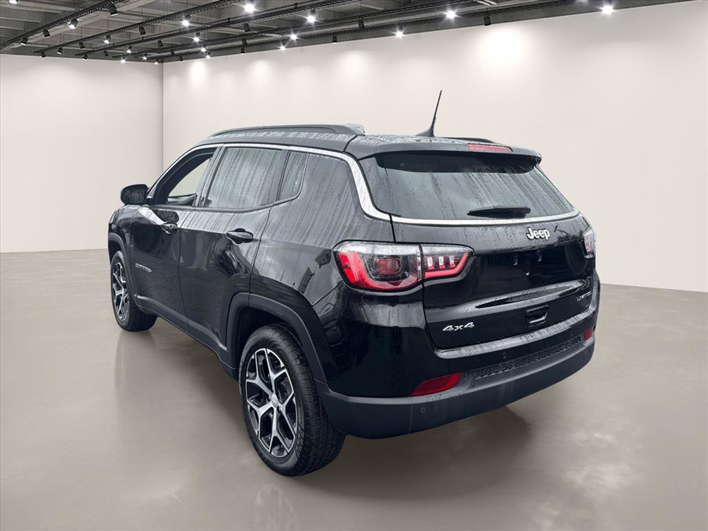 Used 2024 Jeep Compass Limited AWD/4WD image 5