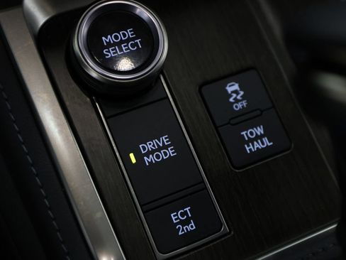 Used 2025 Lexus GX 550 w/ Accessory Package (2T) AWD/4WD image 20