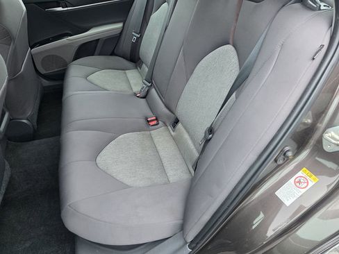 Used 2019 Toyota Camry LE image 12