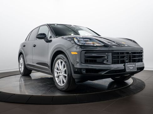 Certified 2026 Porsche Cayenne AWD/4WD image 9
