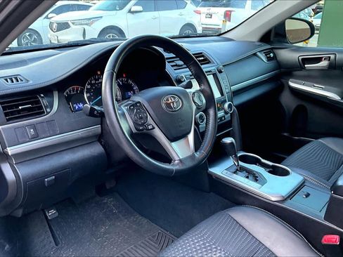 Used 2014 Toyota Camry SE image 16