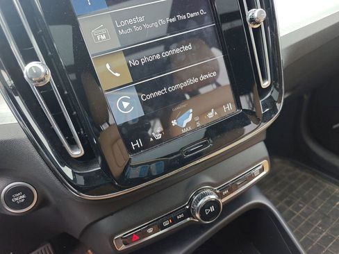 Used 2019 Volvo XC40 T5 Momentum image 11