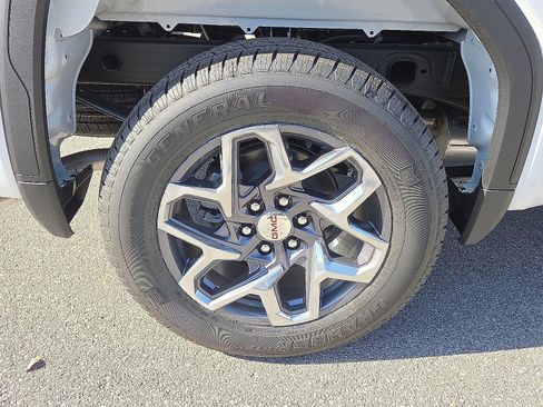 New 2026 GMC Sierra 1500 SLE image 7