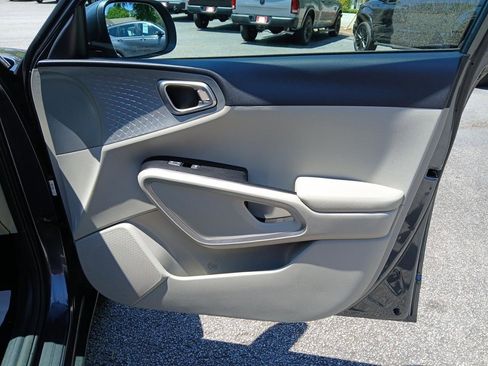 Used 2022 Kia Soul LX FWD image 14