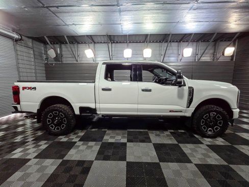 Used 2024 Ford F350 Platinum w/ FX4 Off-Road Package AWD/4WD image 9