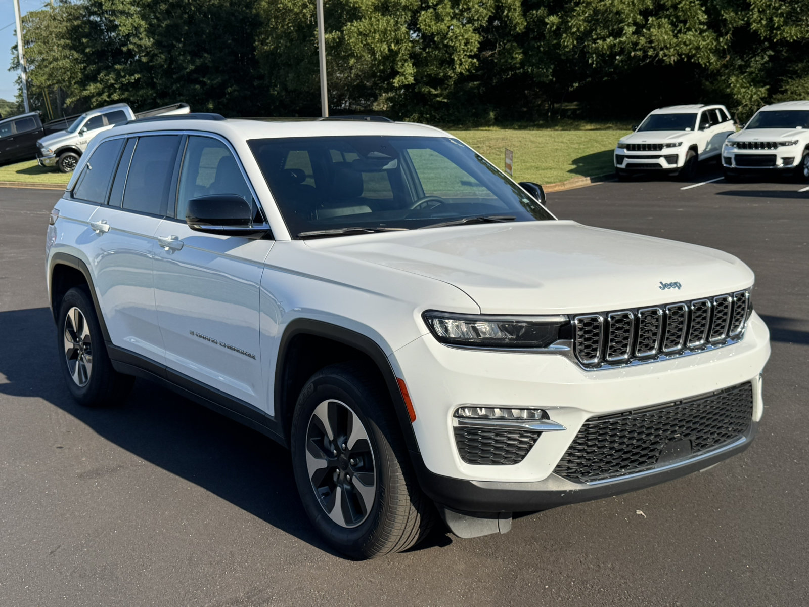 Used 2024 Jeep Grand Cherokee Limited 4xe AWD/4WD image 3