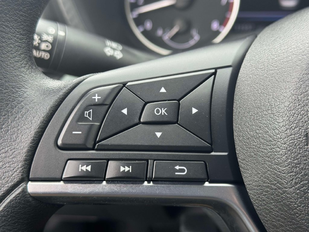 Used 2025 Nissan Sentra SV FWD image 19