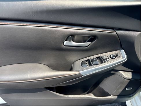 Used 2025 Nissan Sentra SR w/ SR Premium Package FWD image 11