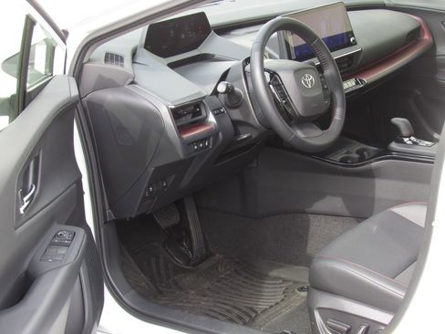 Used 2024 Toyota Prius Prime FWD image 10