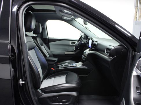 Used 2023 Ford Explorer XLT w/ Equipment Group 202A image 17