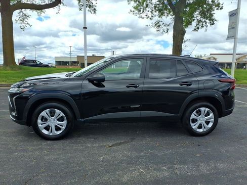 Used 2025 Chevrolet Trax LS FWD image 4