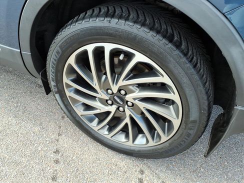 Used 2019 Lincoln Nautilus Reserve image 11