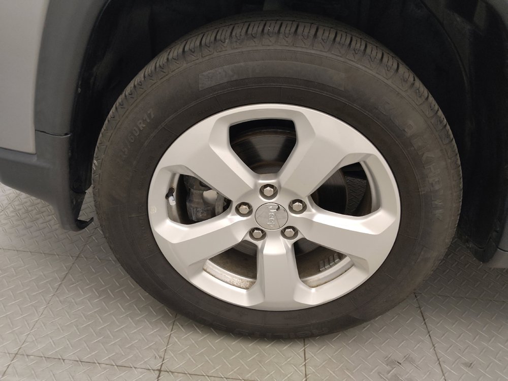 Used 2019 Jeep Compass Latitude w/ Popular Equipment Group FWD image 31