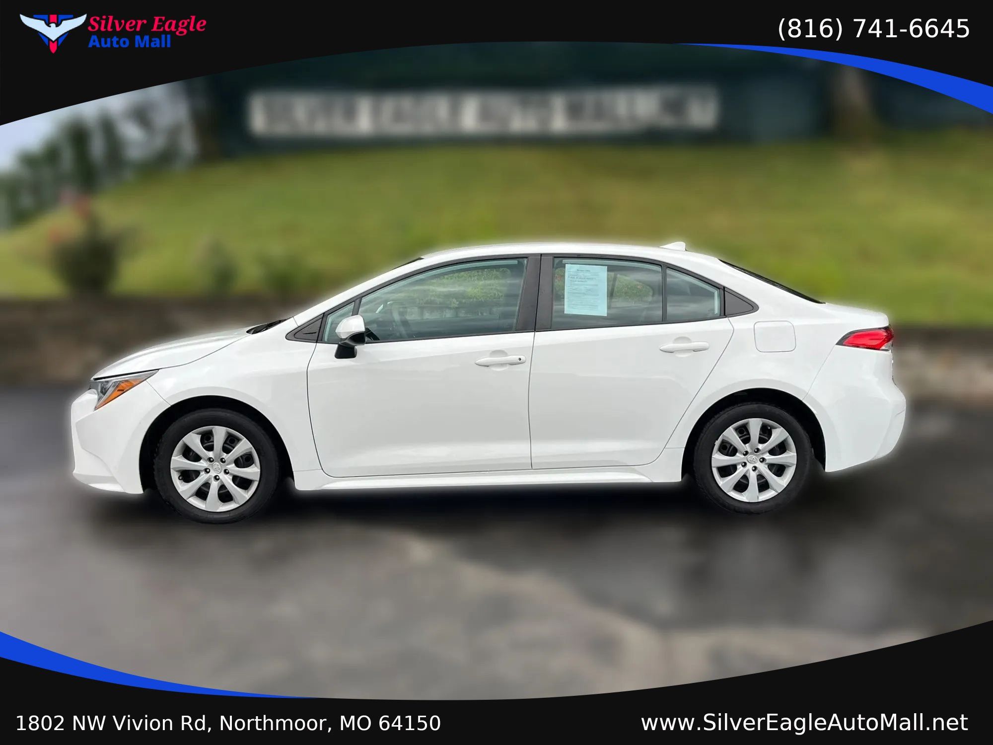 Used 2022 Toyota Corolla LE FWD image 2