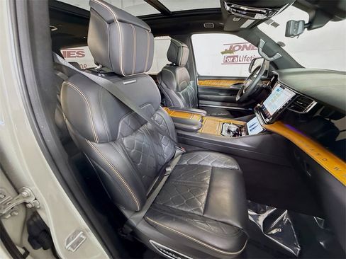 Used 2022 Jeep Grand Wagoneer Series III w/ Flexible Seating Group image 35