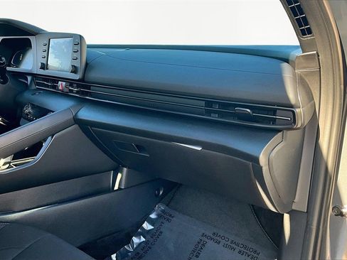 Certified 2025 Hyundai Elantra Sport image 17