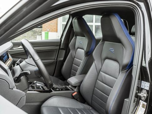 Used 2024 Volkswagen Golf R 4-Door image 7