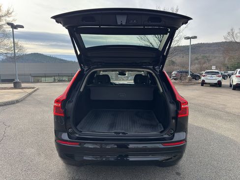 Certified 2022 Volvo XC60 B5 Momentum w/ Climate Package image 33