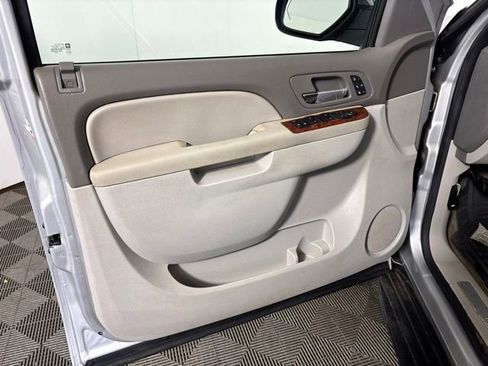 Used 2010 Chevrolet Tahoe LTZ AWD/4WD image 13
