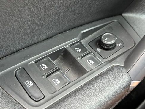 Used 2018 Volkswagen Tiguan SE AWD/4WD image 15