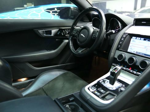 Used 2017 Jaguar F-TYPE Coupe image 33