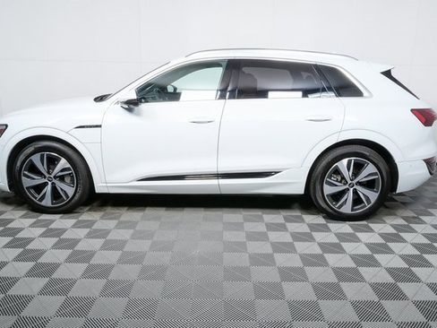 Used 2024 Audi Q8 e-tron Premium Plus image 26