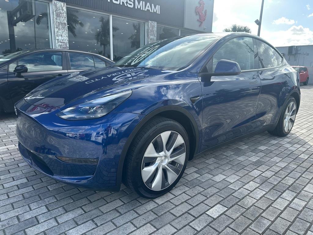 Used 2024 Tesla Model Y 2WD image 3