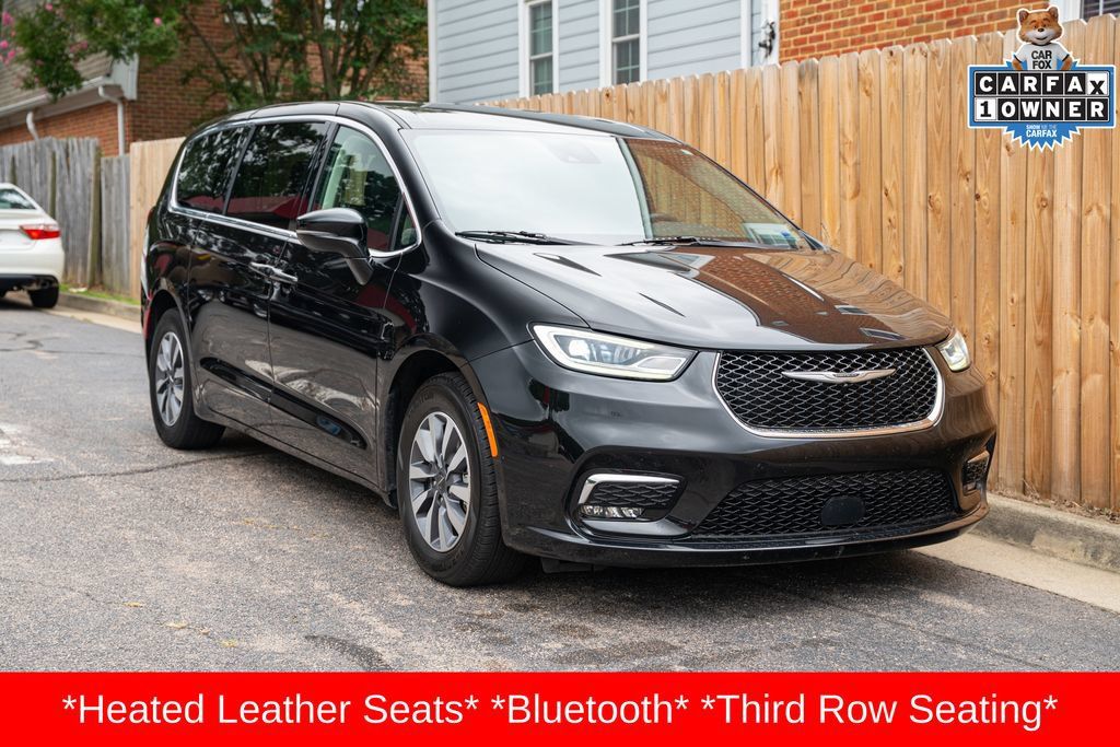 Used 2024 Chrysler Pacifica Limited FWD image 3