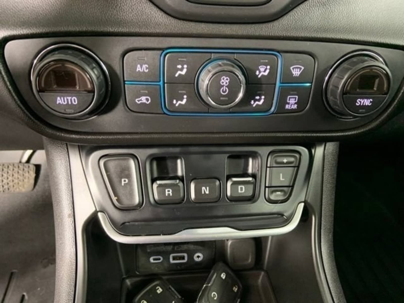 Used 2018 GMC Terrain Denali w/ Advanced Safety Package AWD/4WD image 26