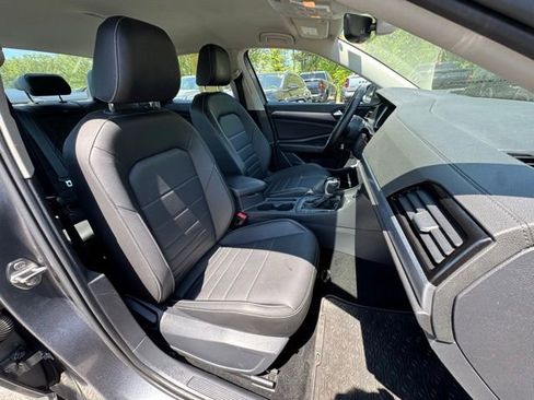 Used 2022 Volkswagen Jetta SE FWD image 24