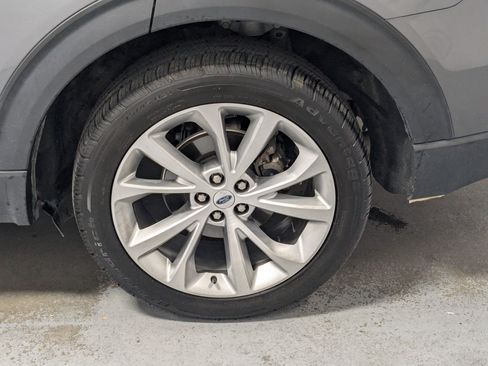 Used 2023 Ford Explorer Platinum w/ Premium Technology Package AWD/4WD image 24