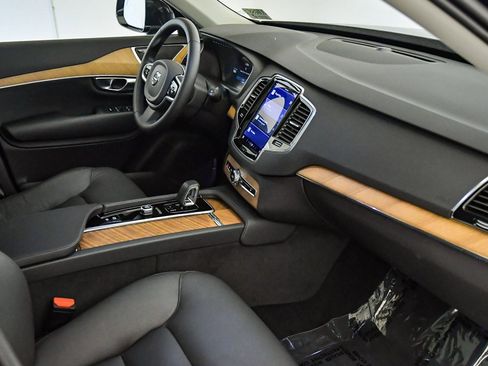 Certified 2025 Volvo XC90 B6 Plus image 17
