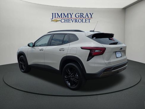 New 2026 Chevrolet Trax ACTIV w/ Sunroof Package FWD image 3