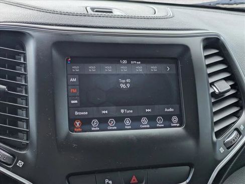 Used 2020 Jeep Cherokee Latitude Plus image 18