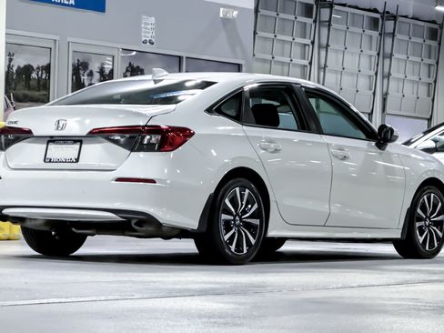 Used 2023 Honda Civic EX image 9