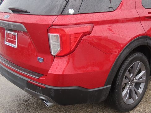 Used 2023 Ford Explorer XLT w/ Equipment Group 202A RWD image 12