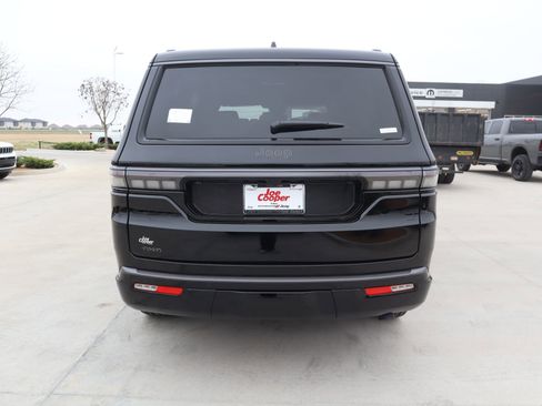 New 2026 Jeep Grand Wagoneer Limited AWD/4WD image 25