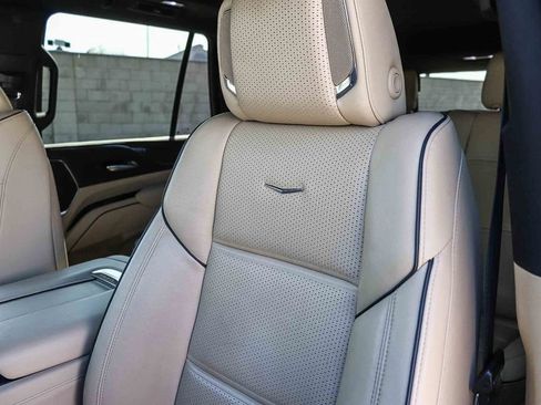 Used 2023 Cadillac Escalade Premium Luxury w/ Performance Package AWD/4WD image 33