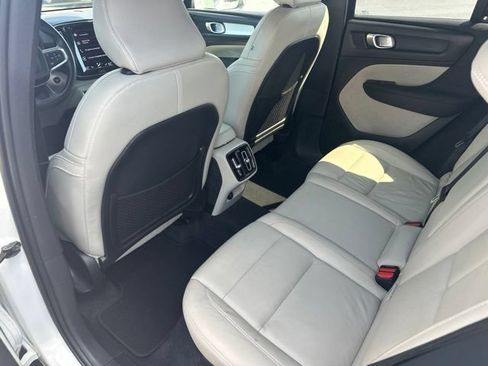 Used 2022 Volvo XC40 T4 Momentum FWD image 14