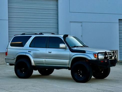 Used 2000 Toyota 4Runner SR5 AWD/4WD image 2