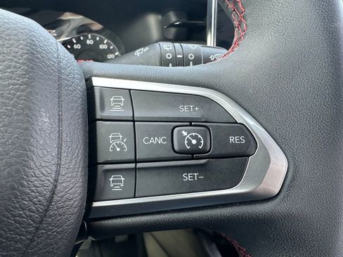 Used 2025 Jeep Compass Trailhawk AWD/4WD image 31