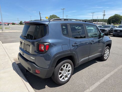 Used 2021 Jeep Renegade Latitude AWD/4WD image 4