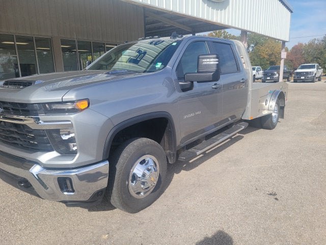 Used 2026 Chevrolet Silverado 3500 LT w/ Convenience Package AWD/4WD image 2