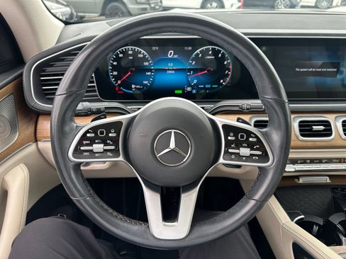 Used 2022 Mercedes-Benz GLS 450 4MATIC image 2
