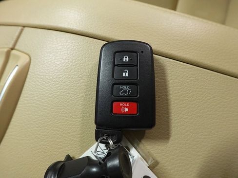 Used 2018 Toyota Highlander Limited Platinum w/ Carpet Mat Package (TMS) image 21